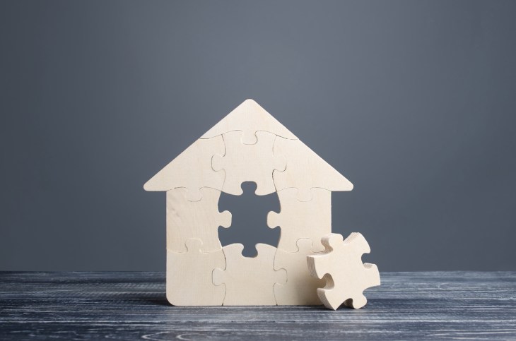 Puzzle house with a missing piece. The acquisition or construction comfortable dream home. Mortgage loan purchase real estate. Arrangement premises repair. Availability and cheapness. Finish building (Puzzle house with a missing piece. The acquisition