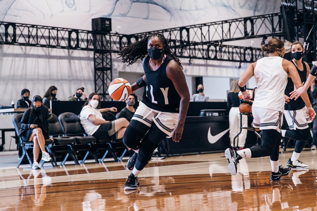 Athletes undergo testing on the basketball court at the Nike Sport Research Lab (image source: Nike)