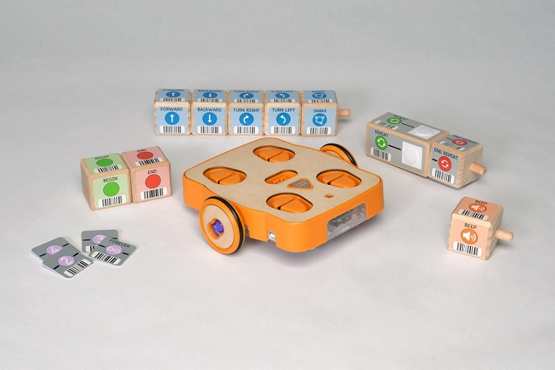 Robot programable Kibo 10 de KinderLab Robotics para enseñar codificación a niños