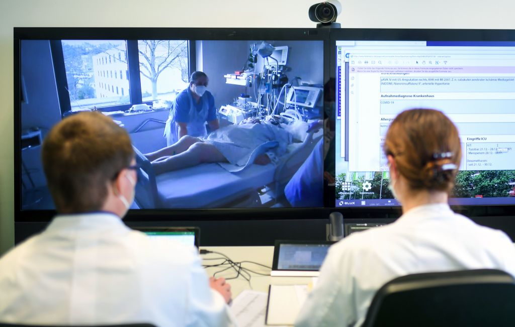 Doctors at Aachen University Hospital will use telemedicine to treat Covid 19 patients via the Internet on January 20, 2021 in Aachen, West Germany, amid the ongoing coronavirus pandemic.  - Andreas Bootsveld is not alone in discussing the most serious Covid-19 cases.  In addition to colleagues in his intensive care unit, he can fall back on the advice of several experts.  However, this specialist body is not located on the clinic premises, but around 20 kilometers away.  Telemedicine, delivered through video conferencing visits, is accelerating with the pandemic.  (Photo by Ina FASSBENDER / AFP) (Photo by INA FASSBENDER / AFP via Getty Images)