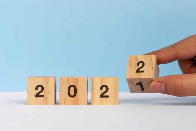 10 growth marketing experts share their 2022 predictions and New Year's resolutions image