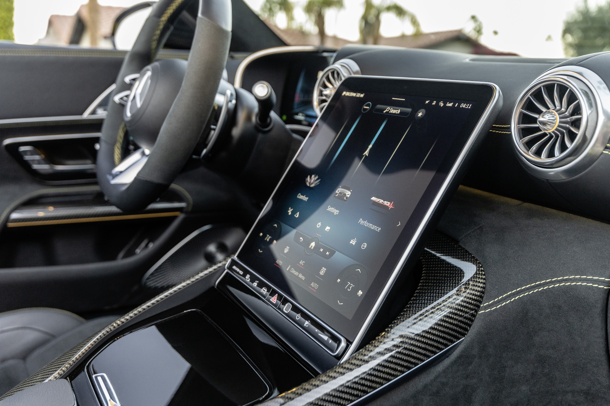 Mercedes-AMG SL 63 4Matic+ touchscreen