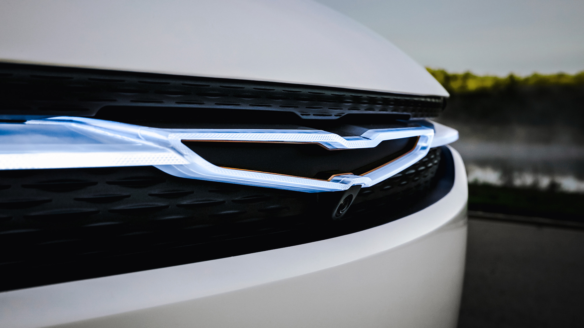 Chrysler Airflow Concept announces its electric aesthetic with the Chrysler Wing logo tied into a cross-car grille/light blade illuminated with crystal LED lighting.