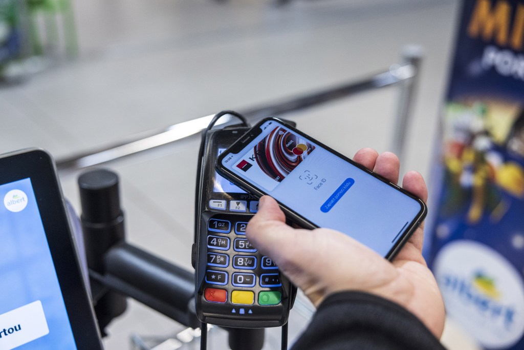 Apple Pay Later lets you split up purchases into four payments at no interest