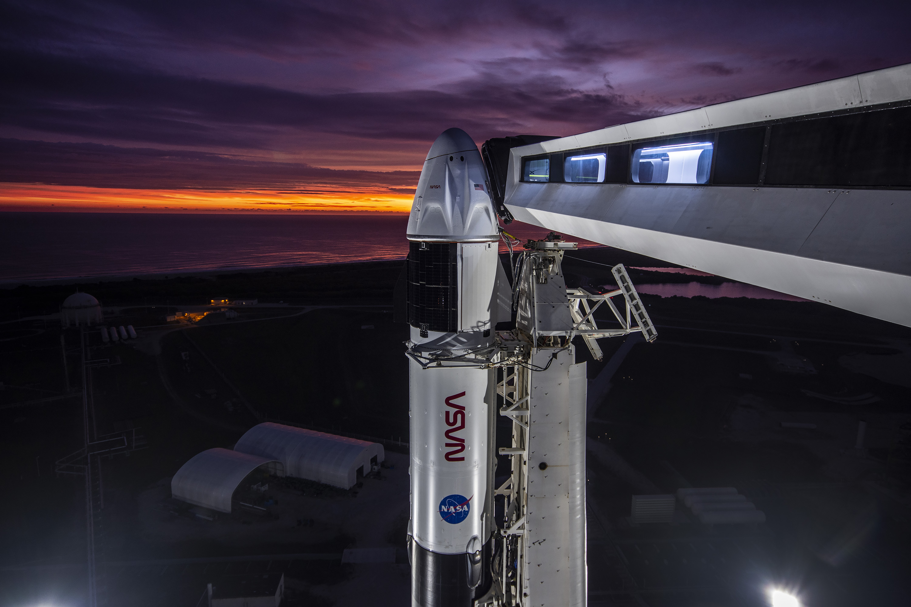spacex crew dragon on launch pad