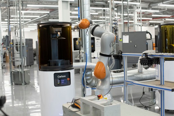 Ford is now using robots to operate 3D printers without human help – TechCrunch