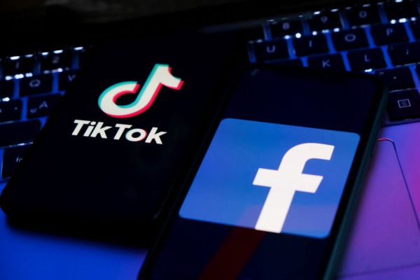 A new TikTok feature lets creators share TikTok Stories to Facebook and Instagra..
