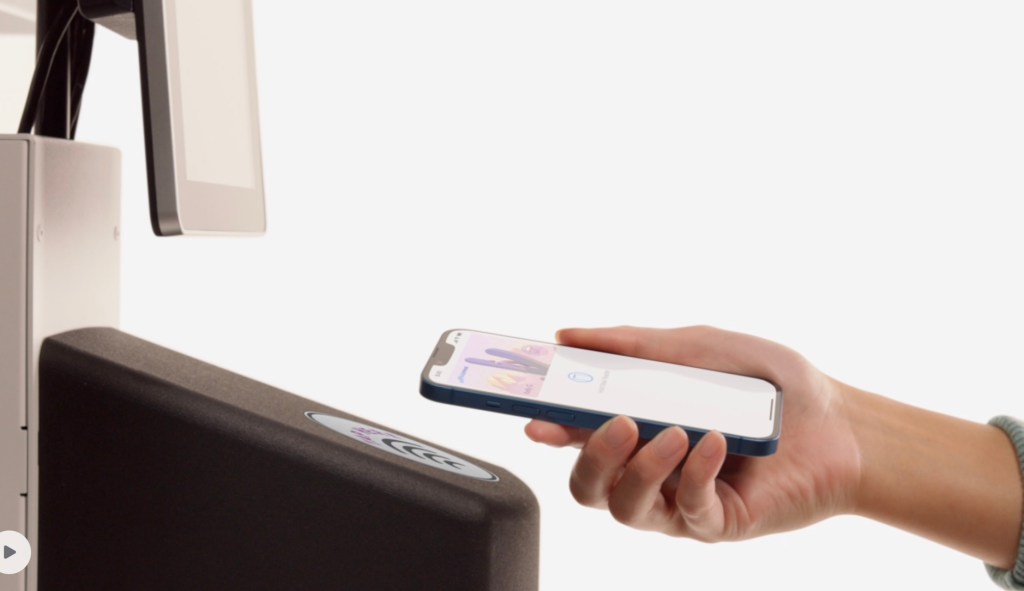 Las empresas podrán aceptar identificaciones en Apple Wallet con iOS 17, entre otros cambios