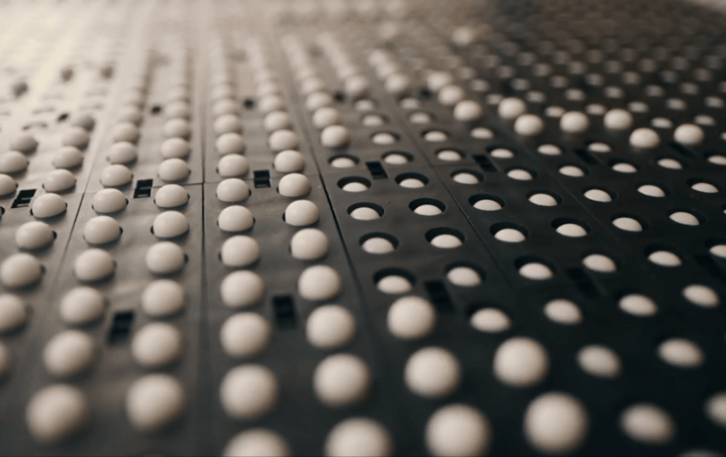 animated image of pins on the Dot Pad rising