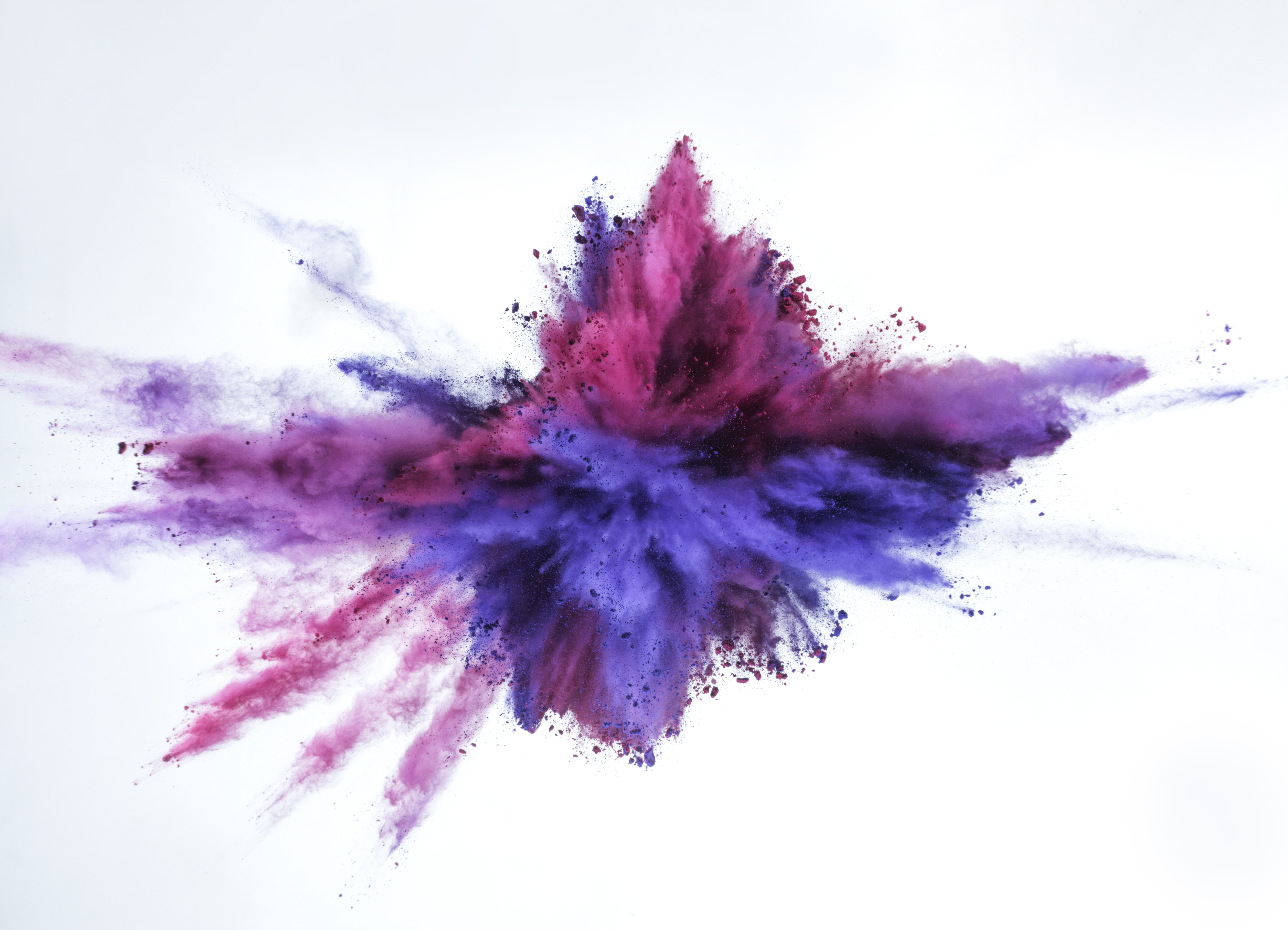 Ryškus purpurinės spalvos miltelių sprogimas