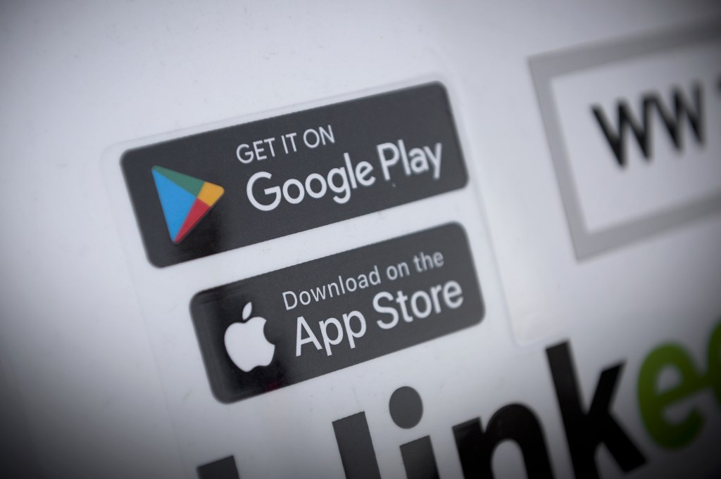 A photo of two stickers for apps that are available on Google Play and Apple's App Store.