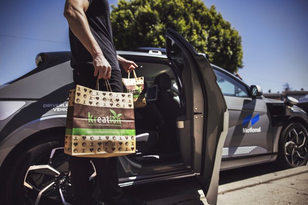 Uber Eats prueba la entrega autónoma con Serve Robotics, Motional – TechCrunch
