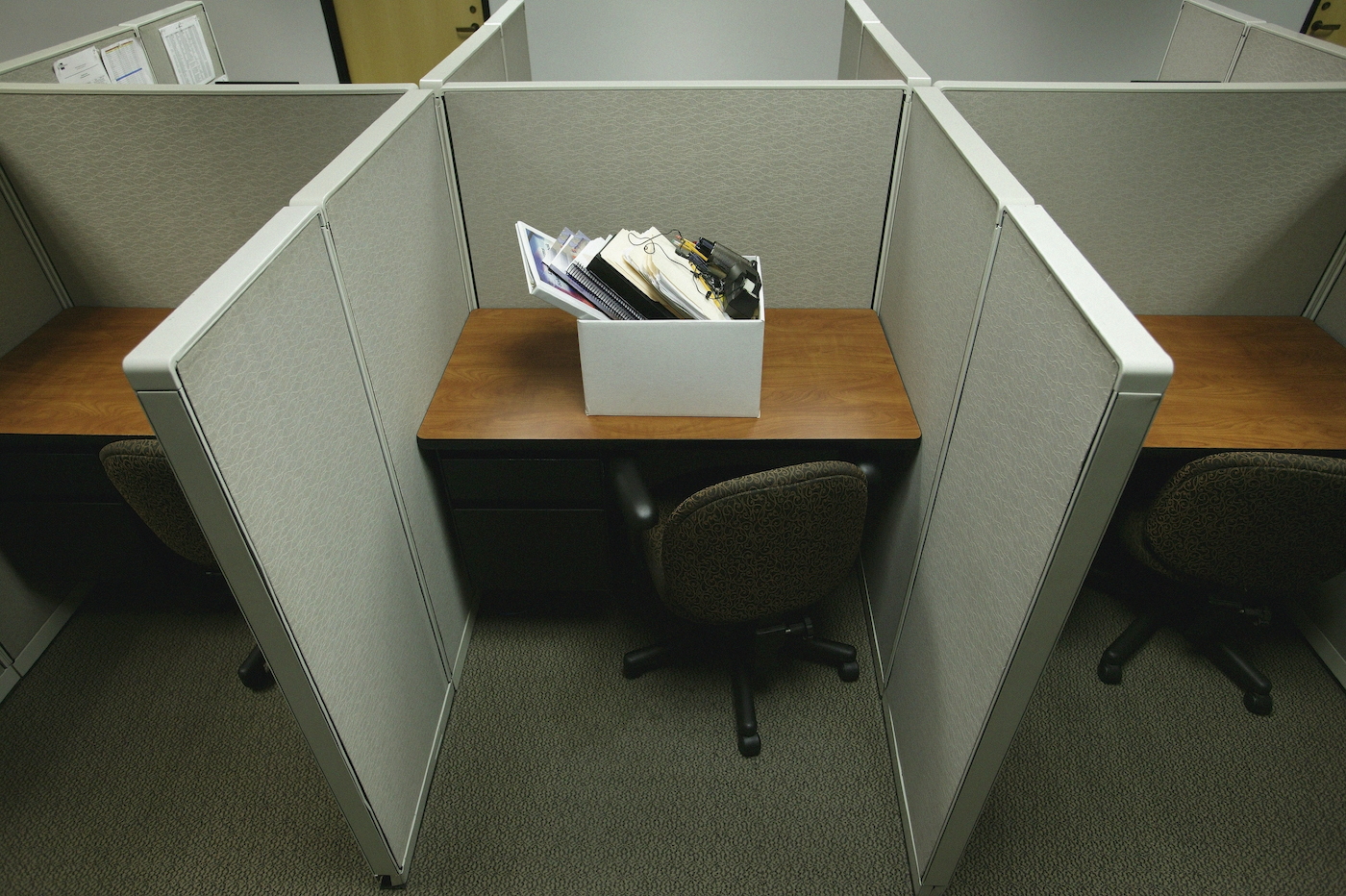 Cubicle with personal belongings box
