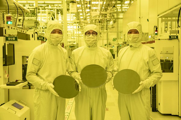 Samsung Electronics starts 3-nanometer chip production ahead of TSMC