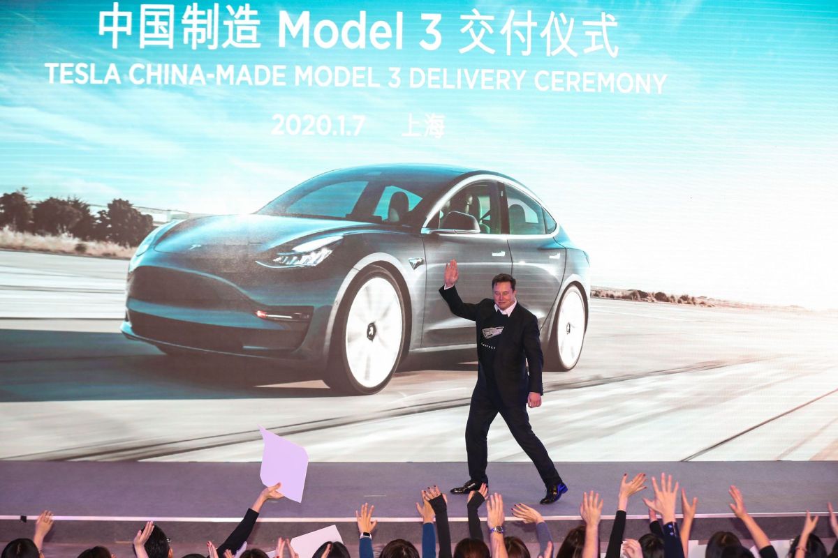 Read more about the article Tesla reassures Chinese language customers on information safety amid spying considerations