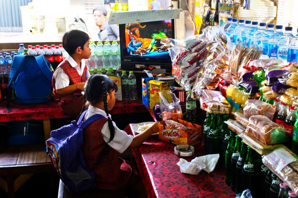 Children in a warung, or neighborhood shop, in Indonesia, used in a post about B2B BNPL startup Fairbanc
