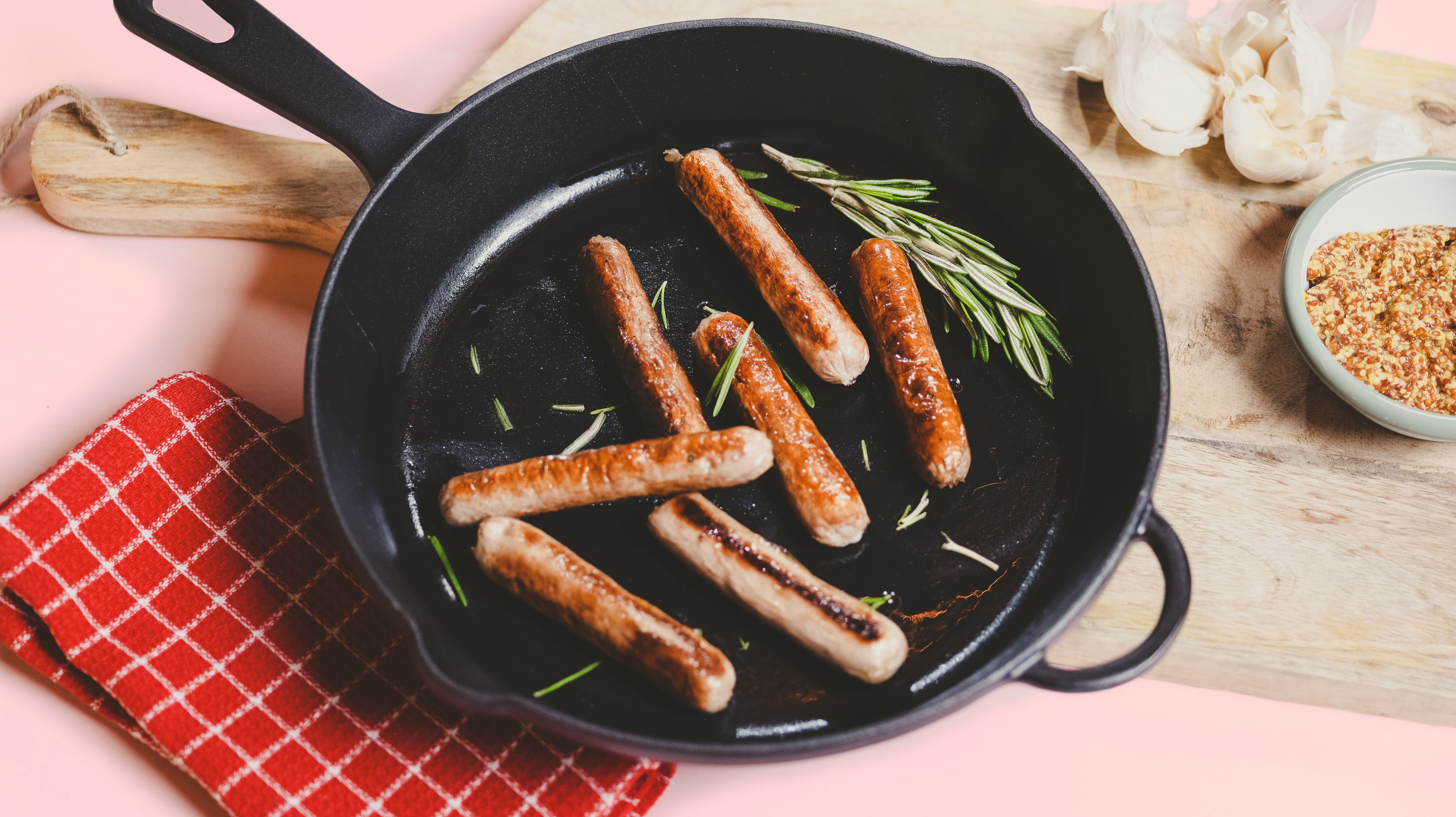 Cultivated meat company Meatable showcases its first product — synthetic sausages