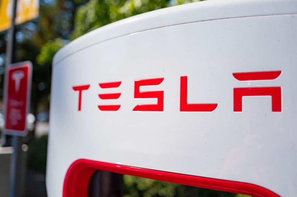 Tesla-EV-logo