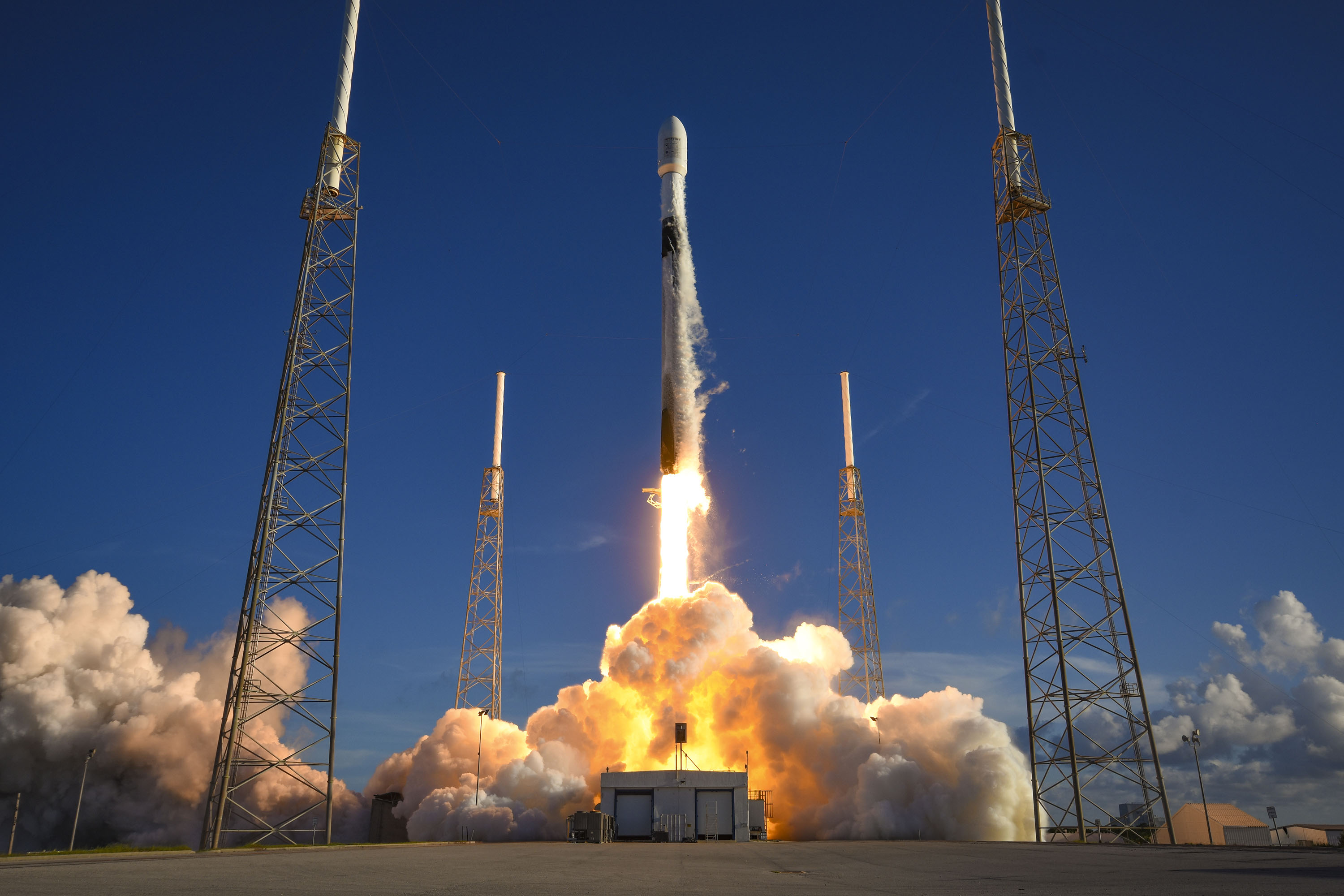 spacex falcon 9 rocket launches south korea's danuri lunar orbiter