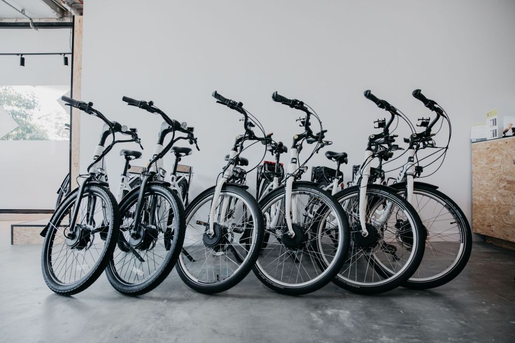 E-bikes made by Zoomo, a Contrarian Ventures portfolio company