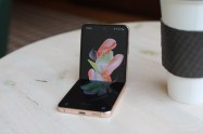 Samsung Galaxy Z Flip 4 review Image