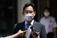 Samsung heir receives presidential pardon in a bid to ‘overcome economic crisis’ Image