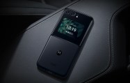 Motorola goes flagship for the latest foldable Razr Image