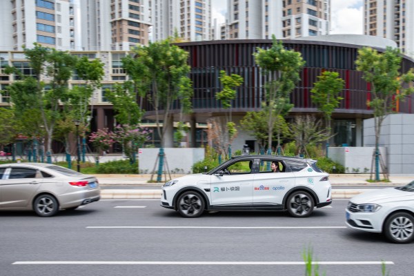بايدو لتشغيل سيارات أجرة تجارية بدون سائق بالكامل في ووهان وتشونغتشينغ