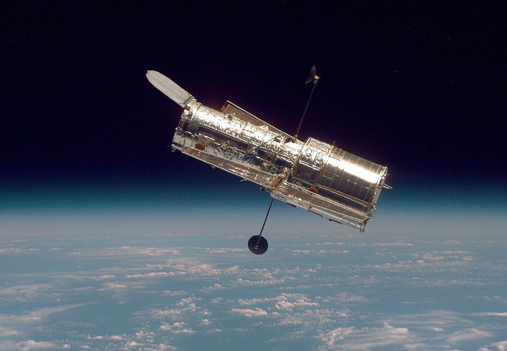NASA and SpaceX are studying sending a private crew to boost Hubble’s orbit