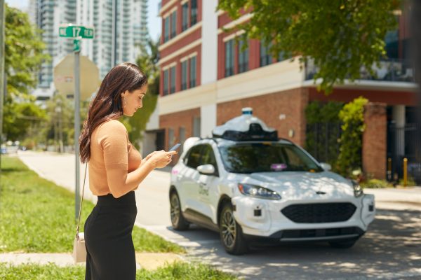 Rider hailing a Ford Escape Hybrid vehicle with Argo self driving technology scaled 1