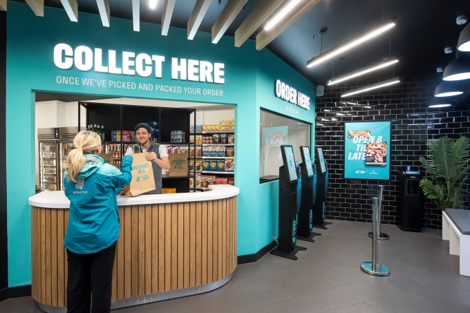 Deliveroo opens its doors with ‘Deliveroo HOP’ grocery store on New Oxford Street 