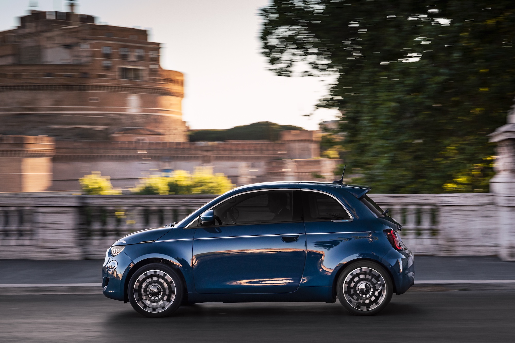 Stellantis is bringing its new all-electric Fiat 500e to North America in  early 2024 | TechCrunch