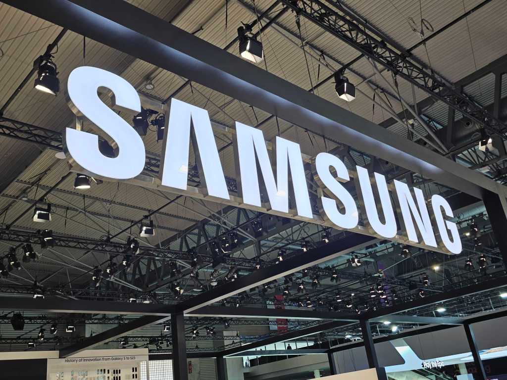 Samsung signs with MWC 2023