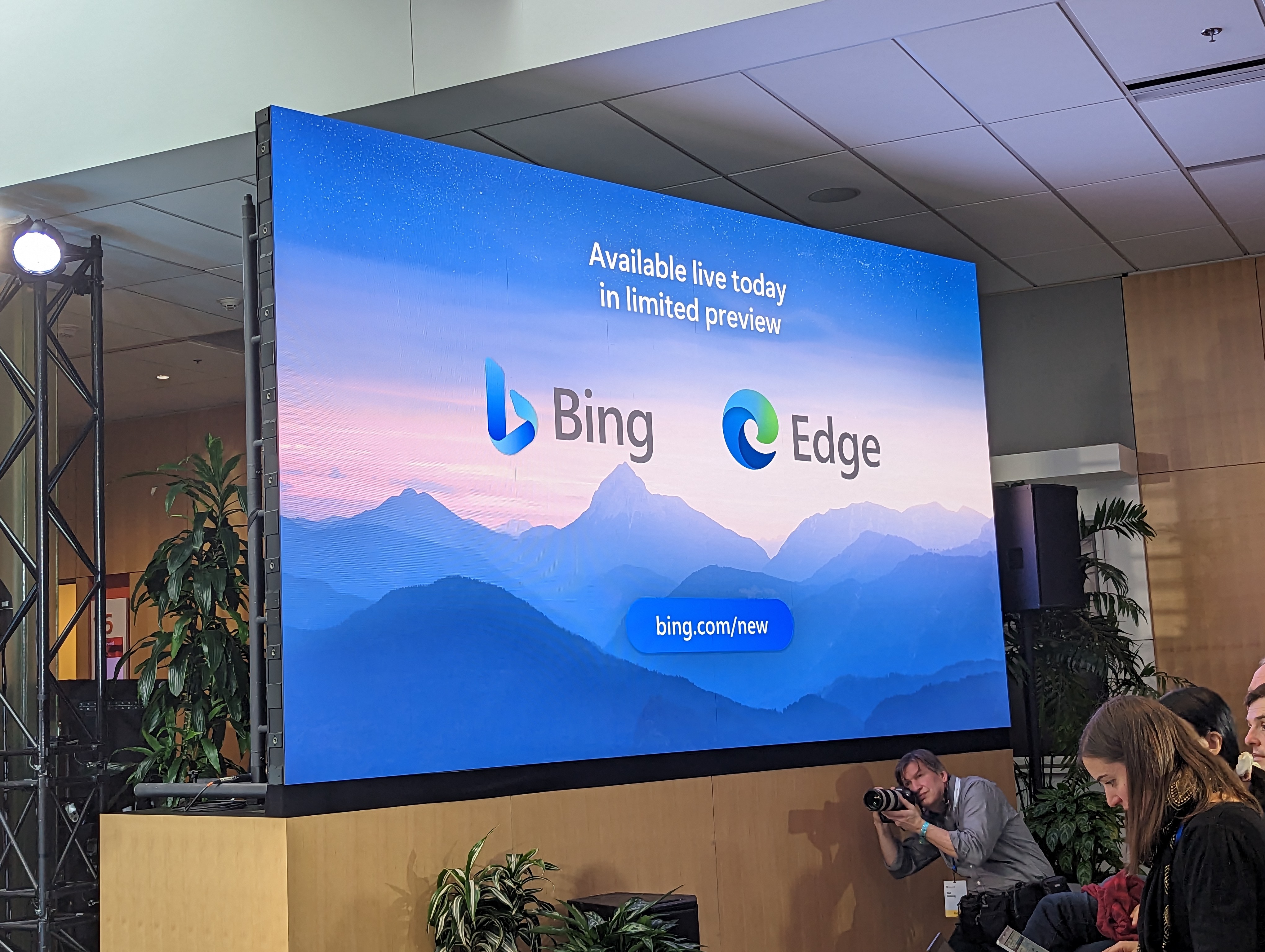 比现有ChatGPT更强！Microsoft发布新AI版Bing搜索引擎和Edge浏览器！