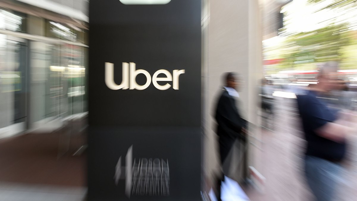 Uber, squeezed by insurance, increases minimum age for new drivers in California