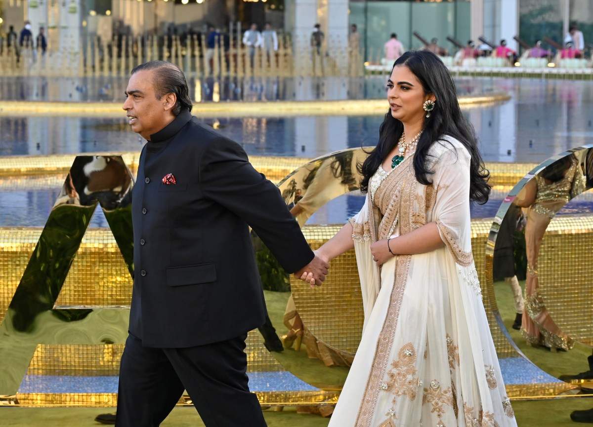 Ambani's Reliance targets Indian fashion e-commerce with low-cost model