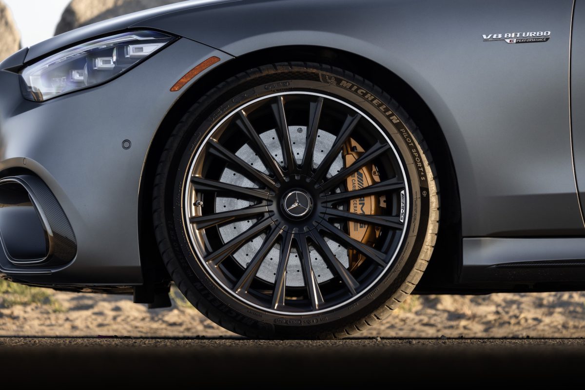 Mercedes-AMG S 63 E Performance front right tire