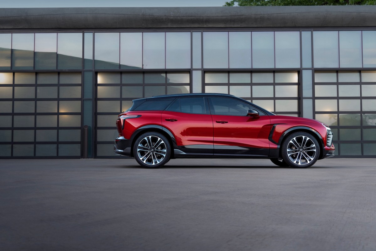 GM begins shipping a pricier-than-expected Chevy Blazer EV