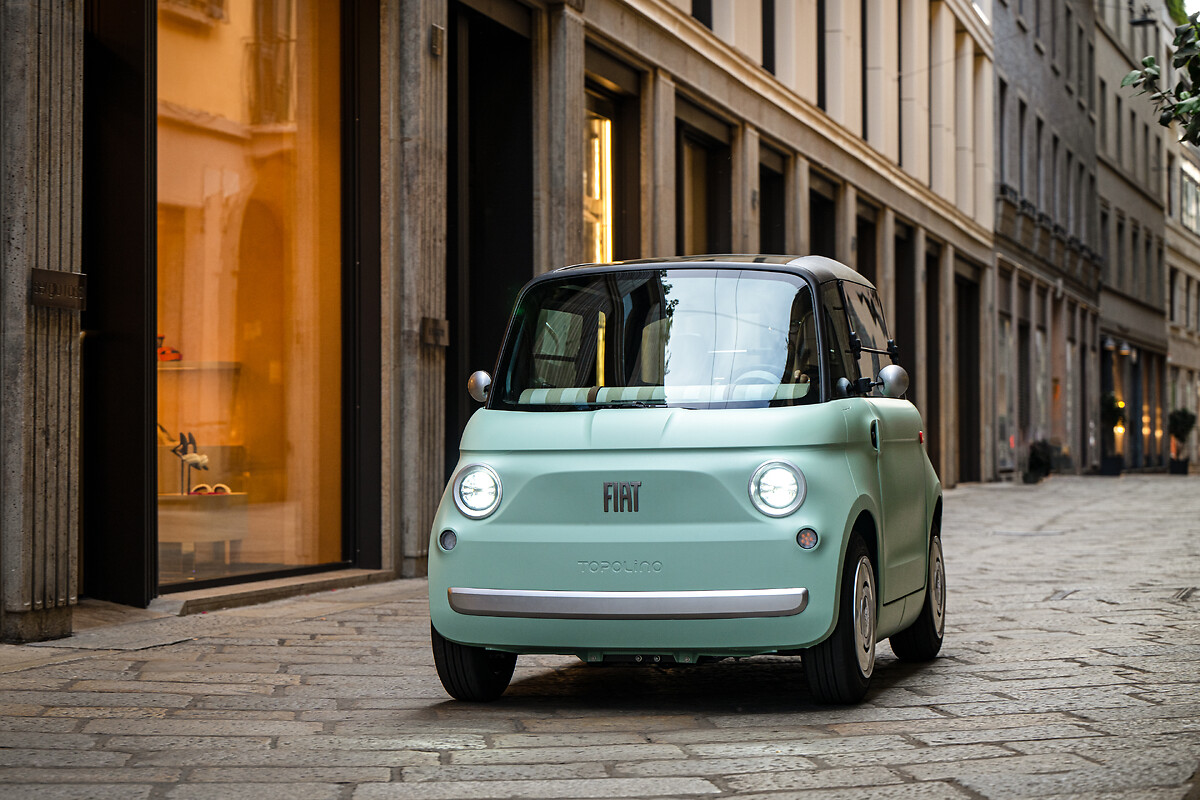 Read more about the article Fiat says its cutest EV will tote accessories like, I kid you not, a ‘little shower’