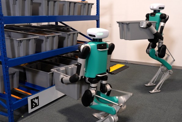 RoboFab آماده ساخت 10000 ربات انسان نما در سال است