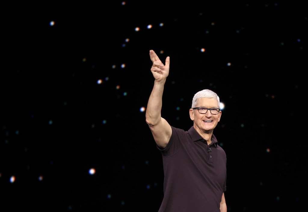 O CEO da Apple, Tim Cook, faz um discurso durante o evento especial da Apple em Cupertino, Califórnia, em 7 de setembro de 2022.