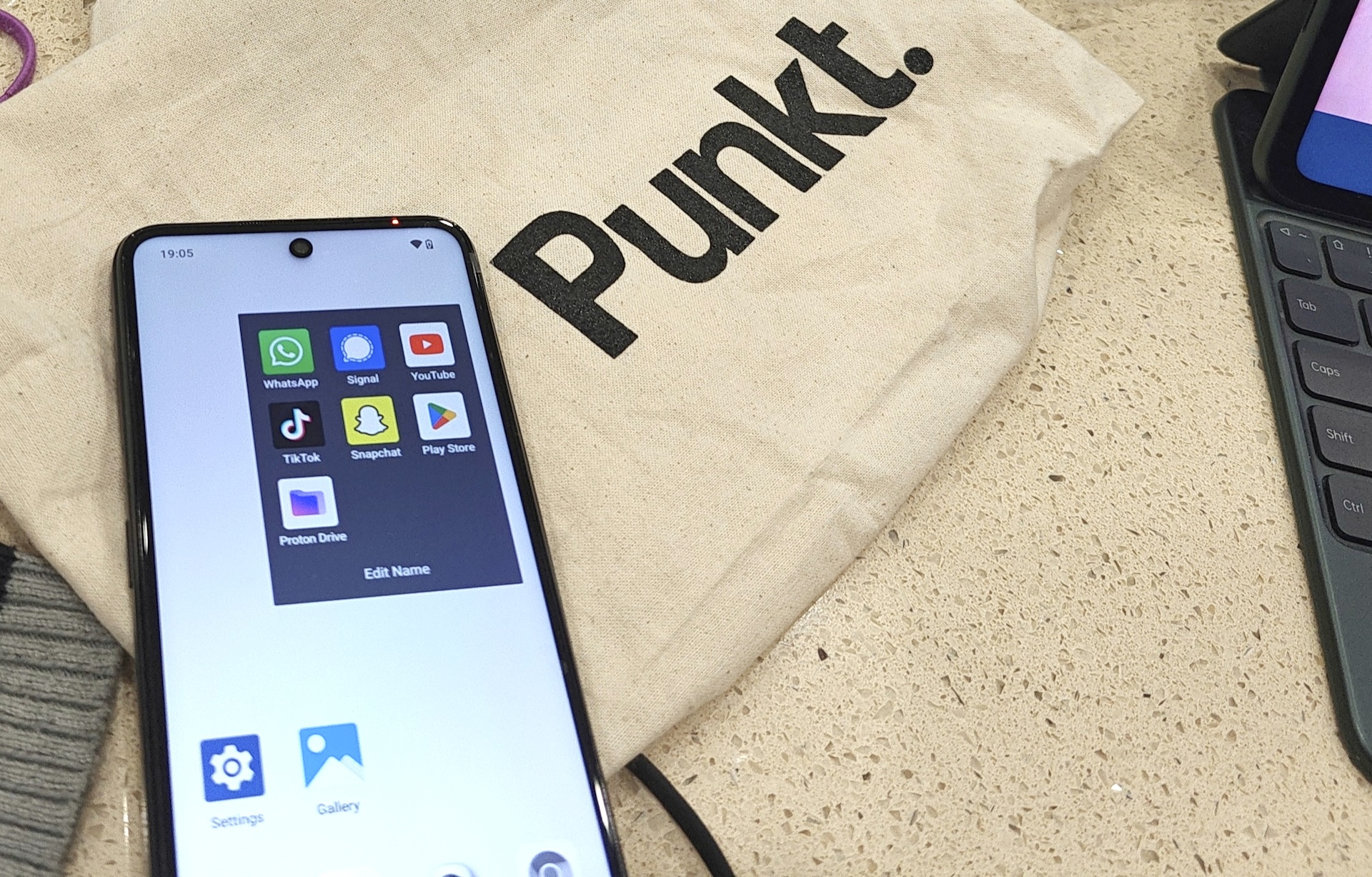 Punkt MC02 replete with naughty data-harvesting apps