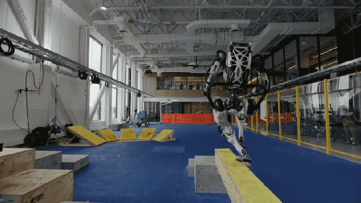 اطلس شانه بالا انداخت: Boston Dynamics ربات انسان نمای هیدرولیک خود را بازنشسته کرد
